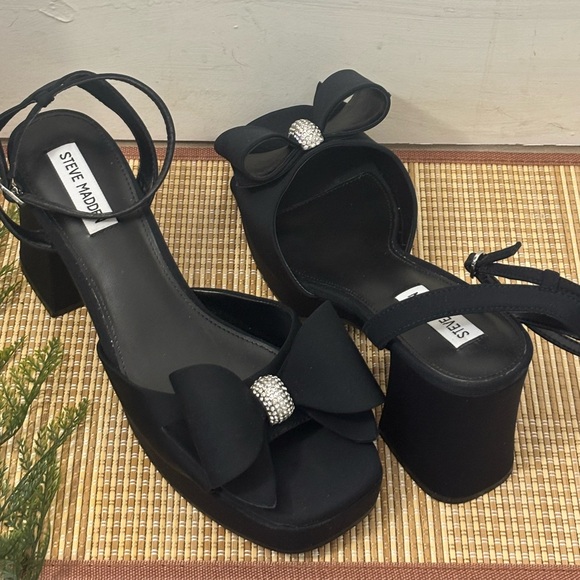 Steve Madden Shoes - Steve Madden AERIN Ankle Strap Sandals Size: 11M